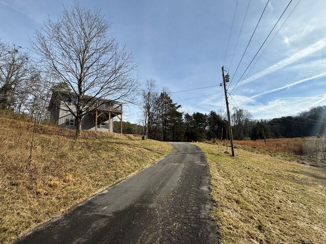 Photo - Private 3 bed 2bath house in North Johnson City! - Available NOW