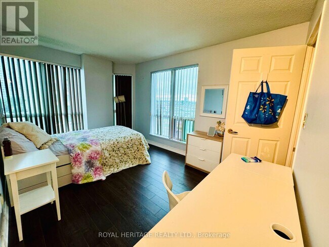 Photo - 8 Lee Centre Dr Unit 613