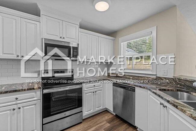 Photo - 704 Chatsworth Wy