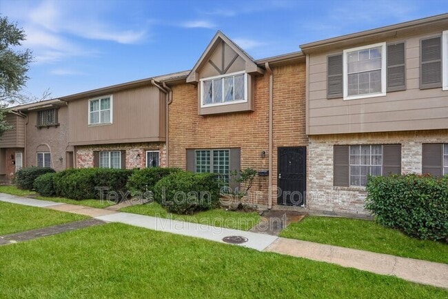 Photo - 12447 Sharpview Dr