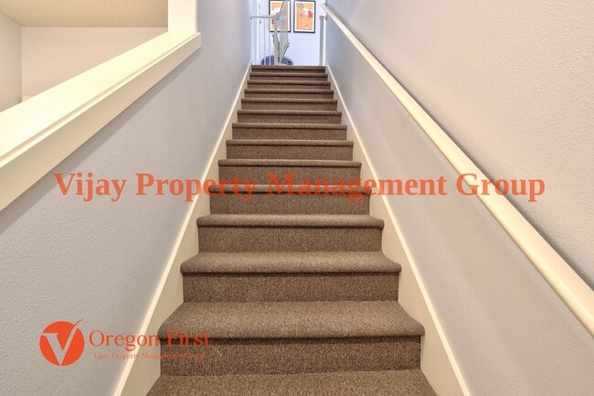 Photo - 825 NE Wheelock Pl