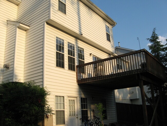 2513 Laurel Falls Ln
