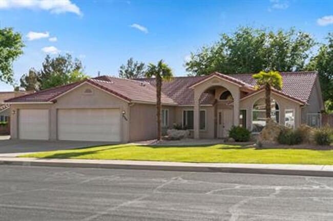 Photo - Bloomington Beauty! 6 month lease