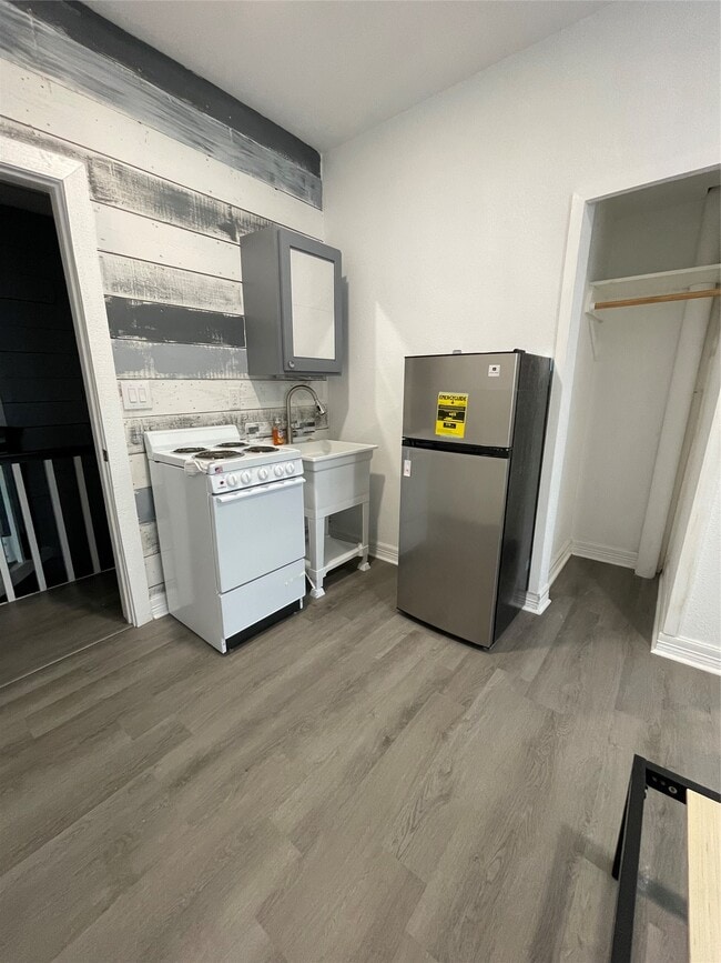 Photo - 2302 Avenue H Unit 7