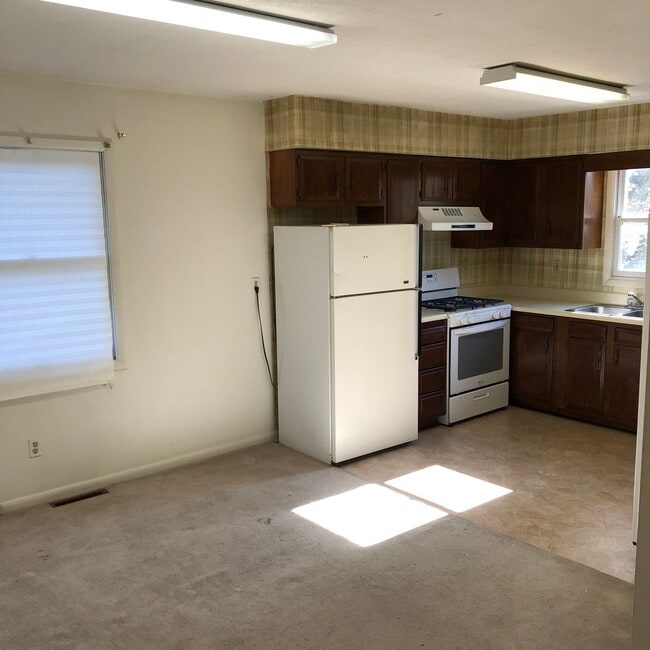 Photo - 3 Bed/2.5 Bath Home in Wiles Hill - Available May 20th!