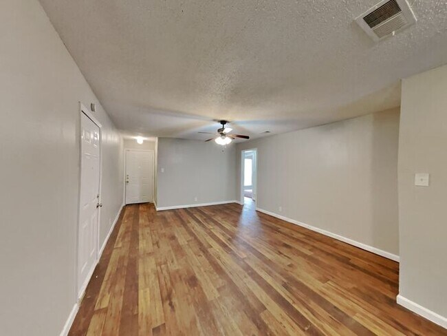 Photo - No Application Fees* 1 Month Free Rent w/M...