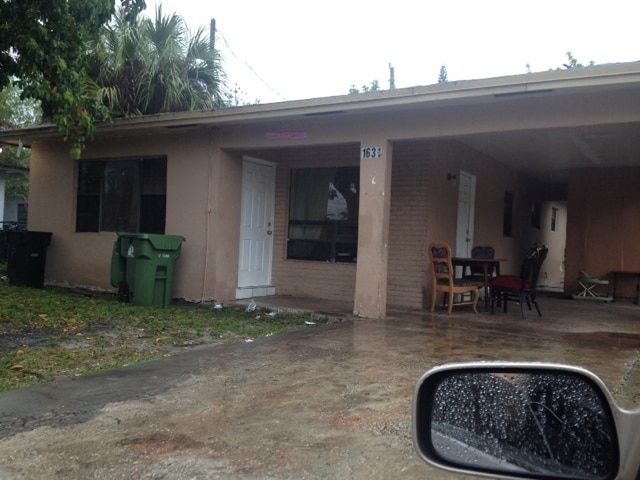 Building Photo - Large 4-2 house