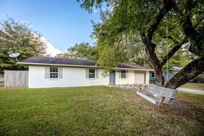 Photo - Adorable Rental Near Downtown Ocean Springs!