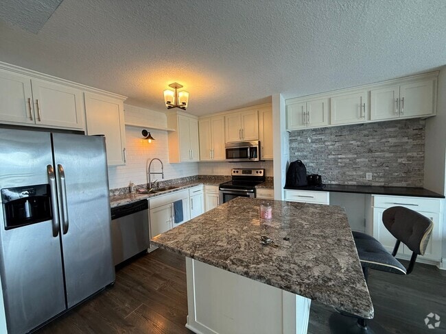 Building Photo - 26 W 10th St Unit 1 Rental