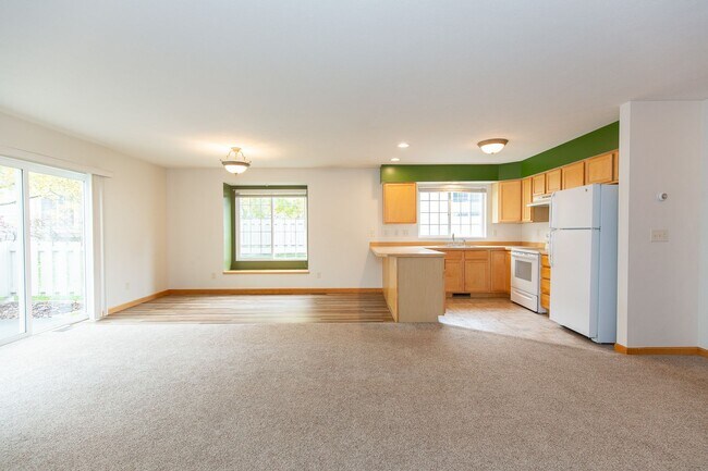 Photo - Centrally located Home with an Attached Garage Unit 96