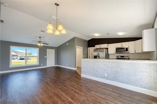 Photo - 2948 SW 6th Ave