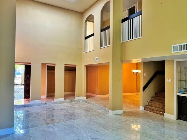 Building Photo - 4560 Bellaire Blvd