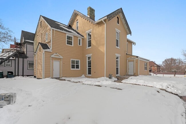 Photo - 621 E Main St