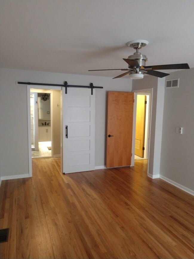 Building Photo - 8353 Kennedy Cir Unit 4