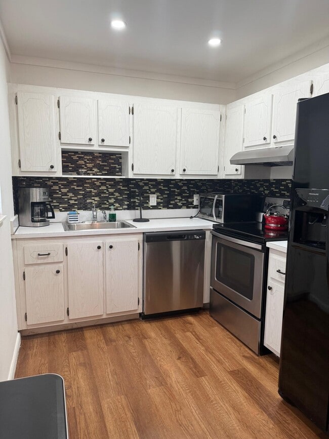 Photo - 184 Monaco Blvd