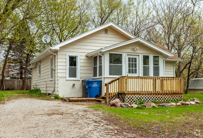 Building Photo - Cozy 3 Bedroom 1 Bathroom- Located near bl... Rental