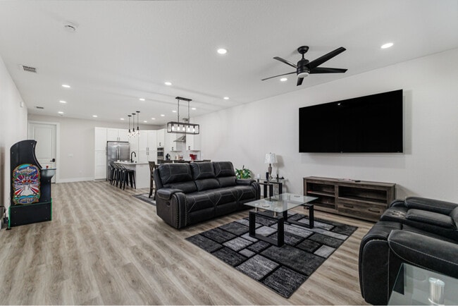 Photo - 550 Battle Ave