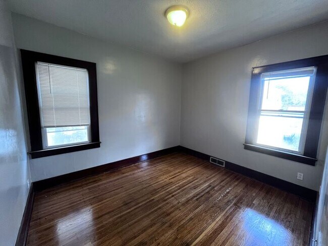 Photo - 16-18-18 Hillendale St Unit 16 Hillendale St