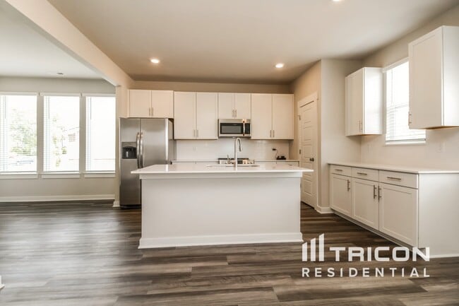 Photo - 1728 Lannister Ave