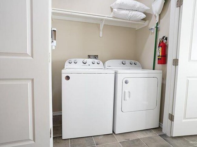 Photo - 7111 N 59th Ln Unit 4