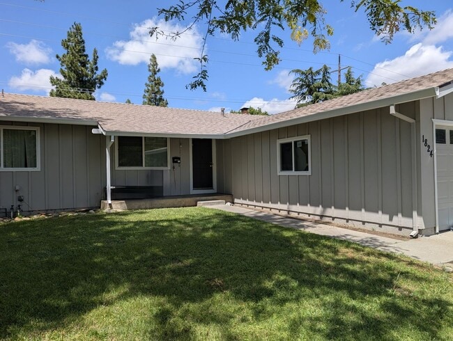 Building Photo - East Davis large home