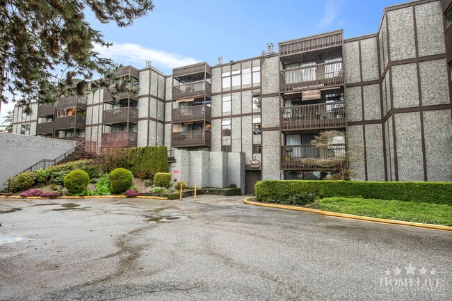 Building Photo - 1 Bed, 1 Bath Condo for Rent in Surrey Central! Unit 118