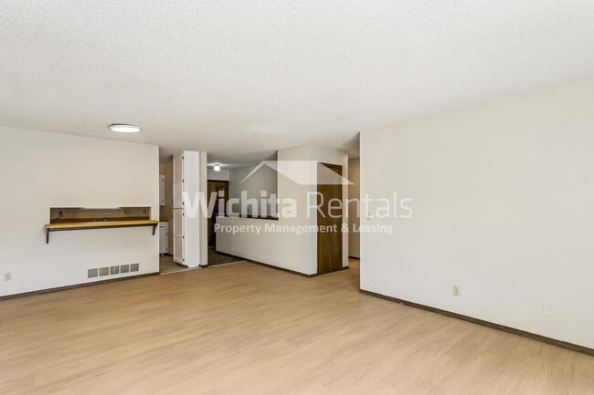 Photo - 2337 N Rutland Ct Unit 1