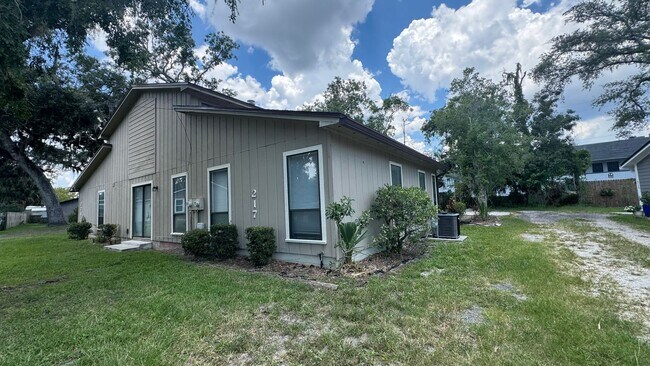 Building Photo - One Block Away from the St Johns River 2 B... Rental