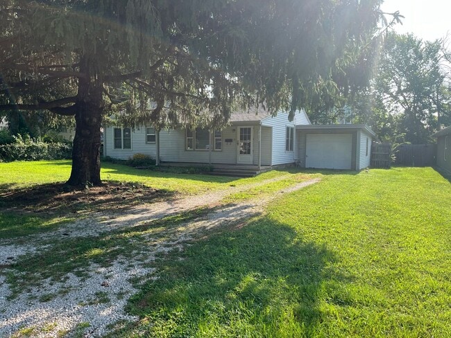 Photo - Charming 2 Bedroom with HUGE Yard!