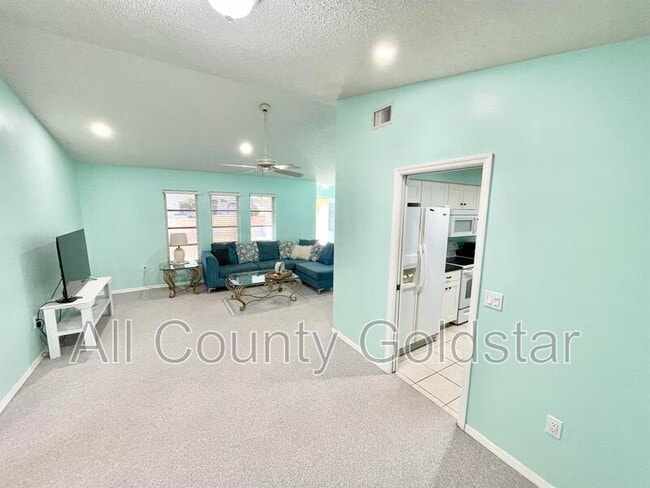 Photo - 285 Mark Twain Ln