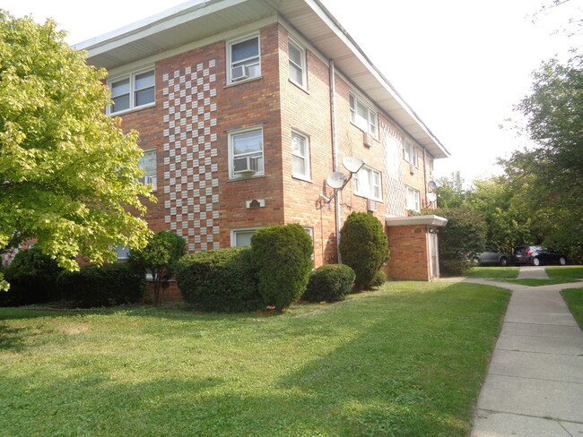 Building Photo - 10911 S Lloyd Dr Unit 1