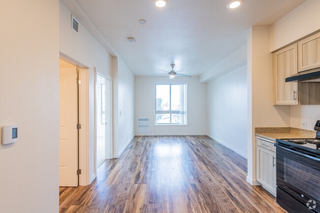 2 BR, 1 BA