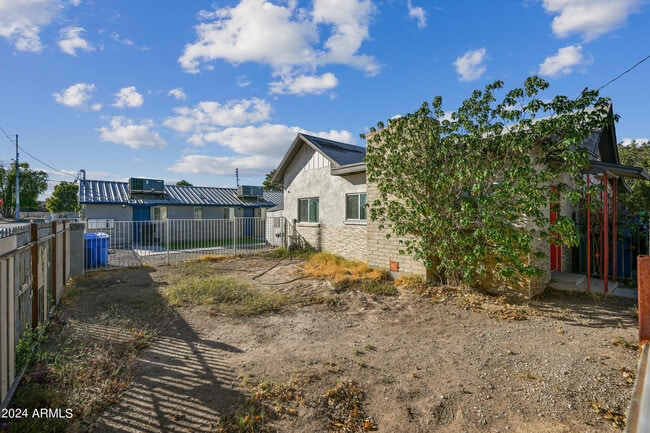 Photo - 1850 W Glenrosa Ave