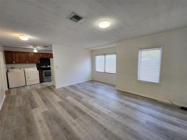 Photo - 2466 Lincoln St