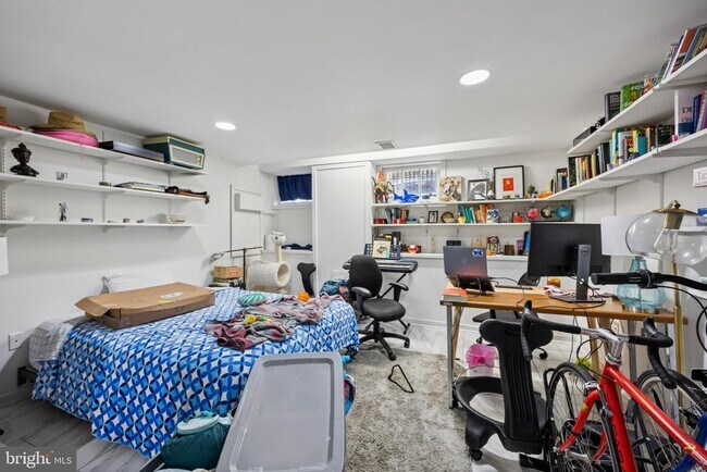 Photo - 1731 Bainbridge St