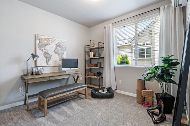 Photo - 4 Bedroom Kenmore Townhome with a Territorial View!