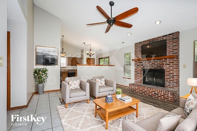 Photo - 6824 Oak Lake Dr