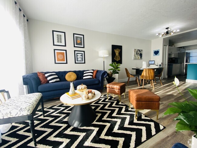 Building Photo - 8450 Lagos de Campo Blvd Unit 204 Rental