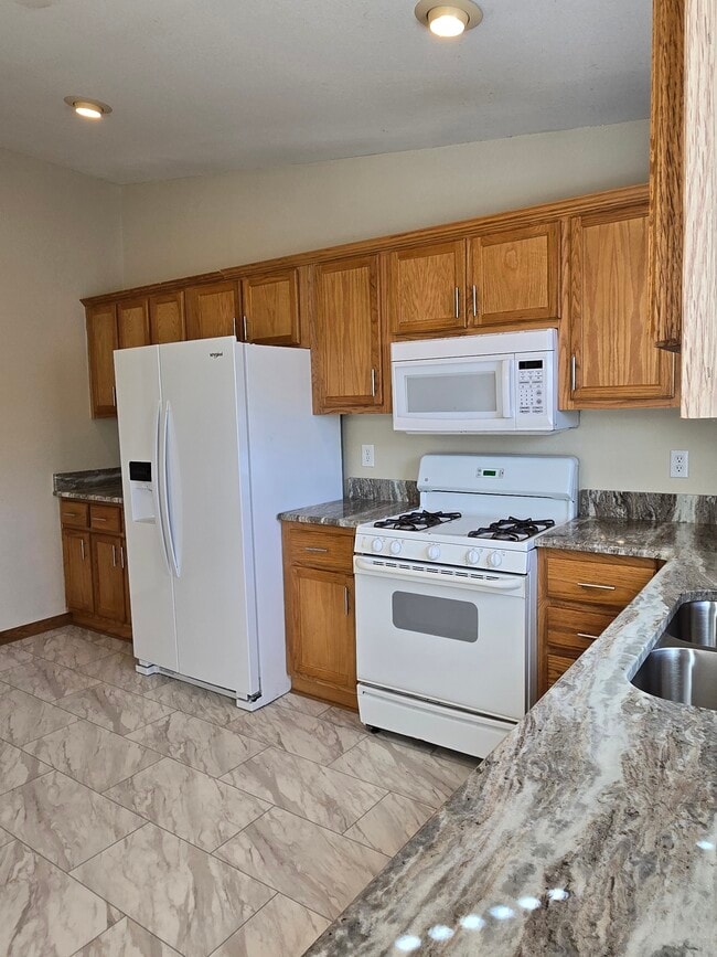 Building Photo - 2584 Carriage Dr