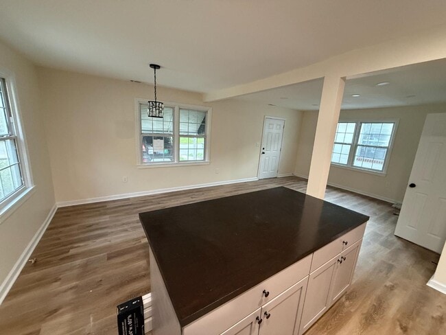 Photo - 814 W 48th St