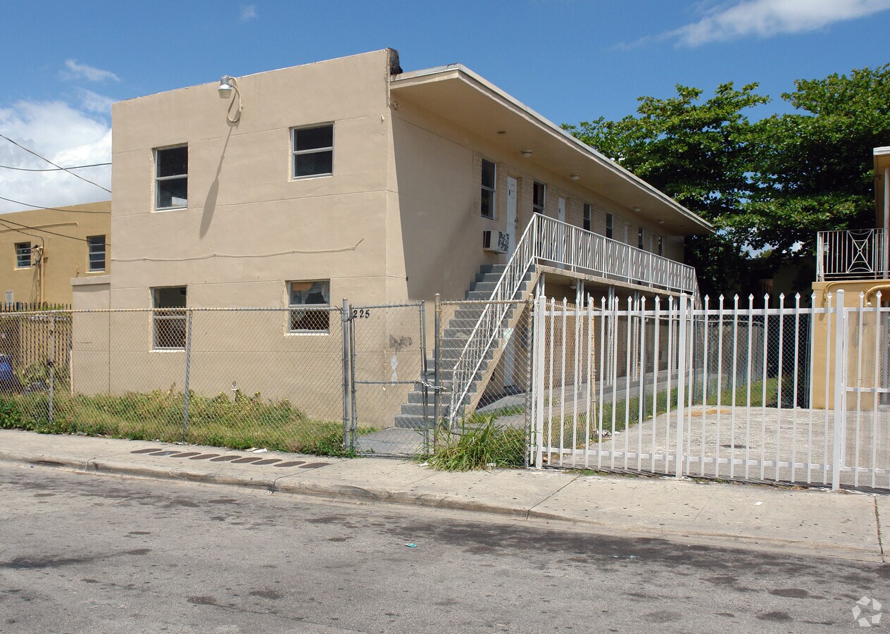 Photo - 225 NW 16th St