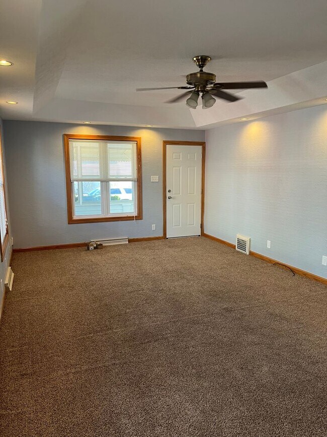 Photo - Spacious updated 4 bed 2 bath home in the heart of Rock Island!