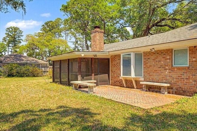 Photo - 211 Hillary Rd