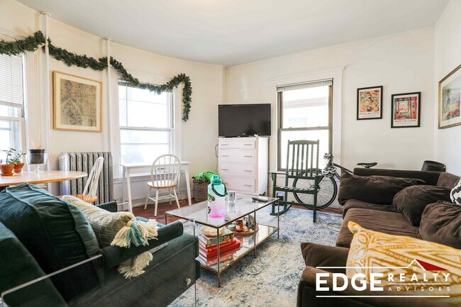 Photo - 60 Oak Square Ave Unidad 2