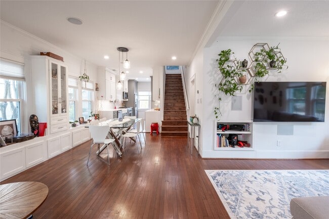 Photo - 927 Highland St
