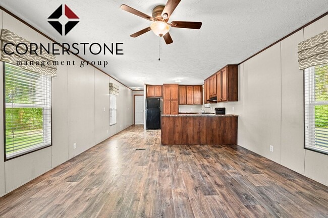 Photo - Cozy 3-Bed, 2-Bathroom Trailer Home Available for Rent! Located off of Strawberry Lane in Albany!