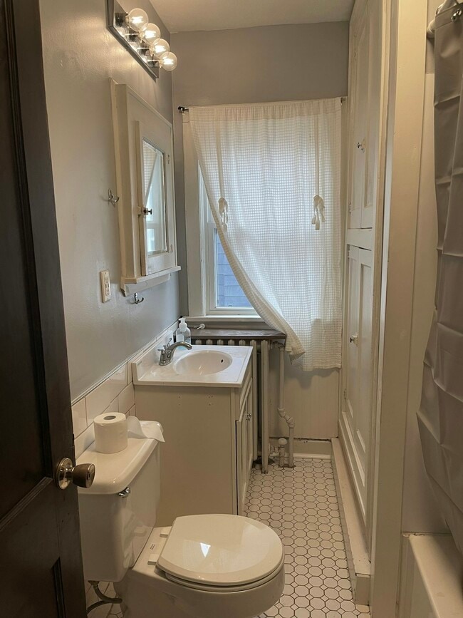 Photo - 495 Belvidere St E