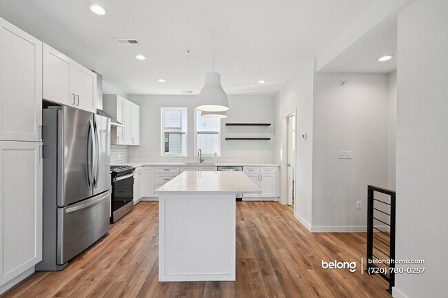 Photo - 1070 Balsam St