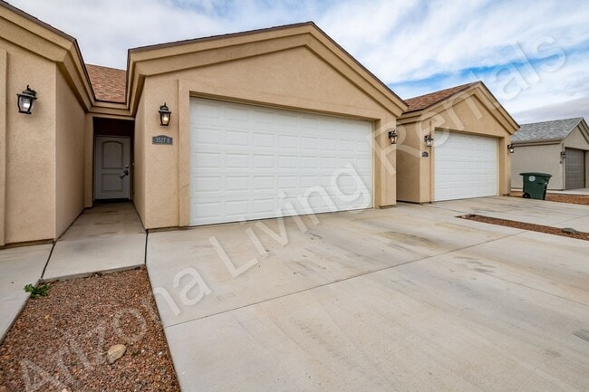 Building Photo - PEAR3527 Unit B