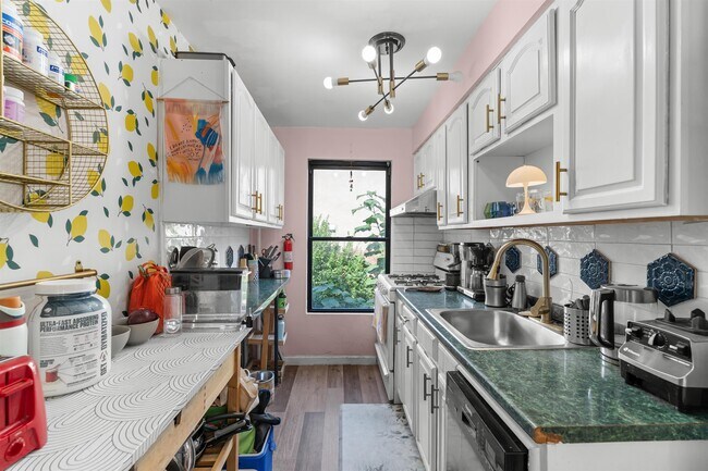 Photo - 180 Christopher Columbus Dr Unit 2